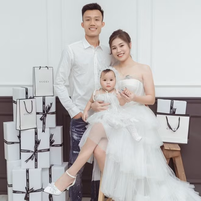 Đám cưới của Xuân Quyết – Thu Hiền có sự tham gia của một nhân vật đặc biệt – đó là cô con gái đầu lòng dễ thương của cặp đôi.