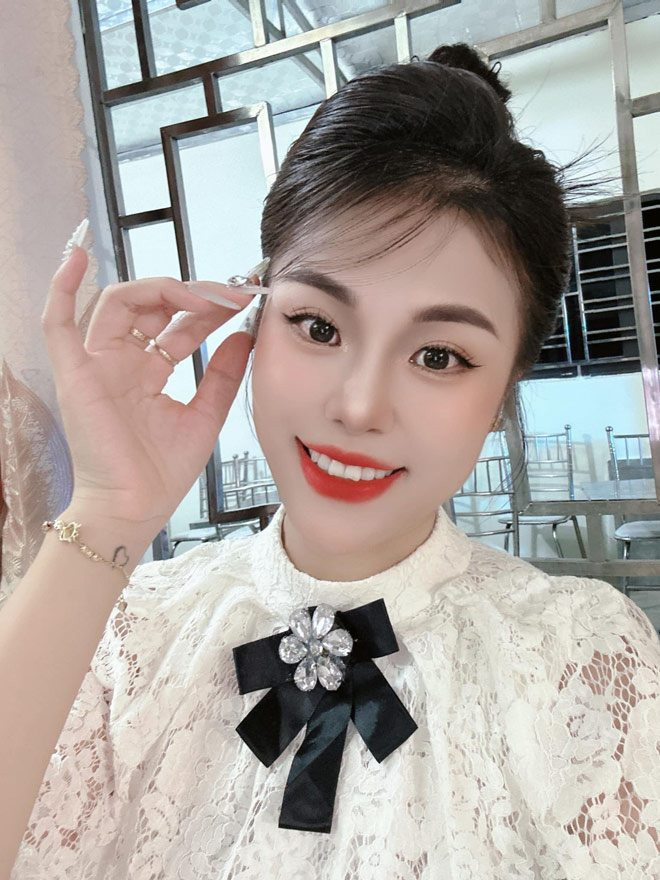 Xuân Quyết và Thu Hiền quen biết nhau từ năm 2019. Khi đó, cô không hề biết đối phương là cầu thủ bóng đá và cũng ít khi theo dõi bộ môn thể thao này.