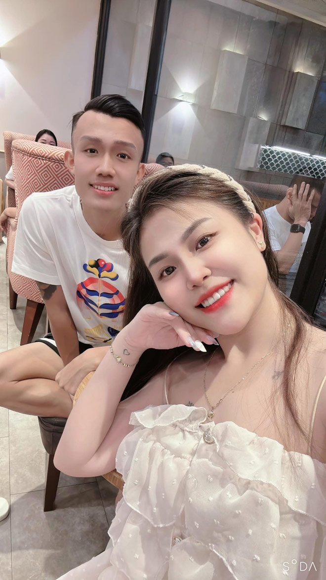 Đám cưới nhẹ nhàng, ấm cúng nhưng có sự chúc phúc của hai bên gia đình, người thân, bạn bè… vợ chồng mình rất vui. Đặc biệt hơn nữa là có con gái chứng kiến ngày vui của bố mẹ”. Thu Hiền cho biết.