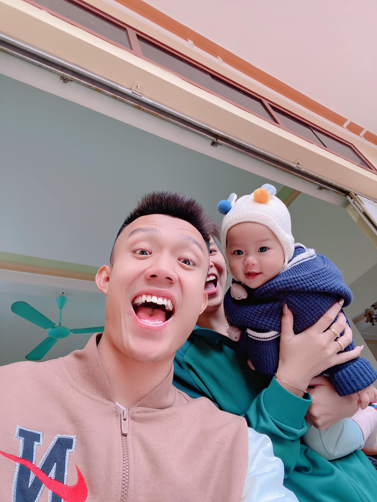 Ở bên cạnh Xuân Quyết, Thu Hiền luôn có cảm giác bình yên và an toàn. Đó là lý do cô sẵn sàng cùng anh đồng hành trong quãng đời còn lại.