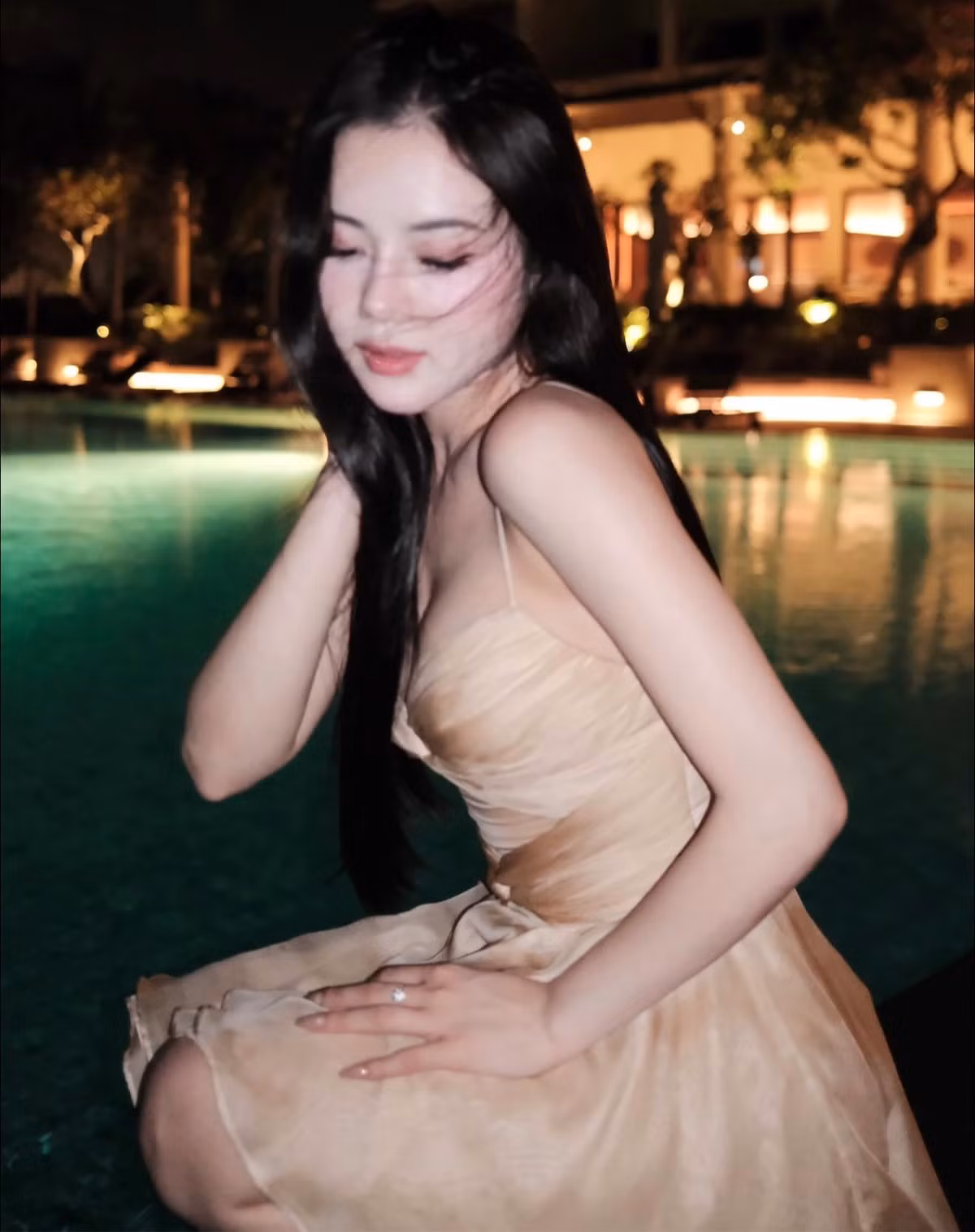 Trong số hơn 100.000 lượt theo dõi trên TikTok Bò Chảnh, có người ủng hộ nhưng cũng có bộ phận tỏ ra "không ưa" cô nàng. Bởi từng có tin đồn hẹn hò với Xemesis, cô thậm chí còn bị bị dân tình đem ra so sánh với Xoài Non (Phạm Trang), vợ cũ của Xemesis.