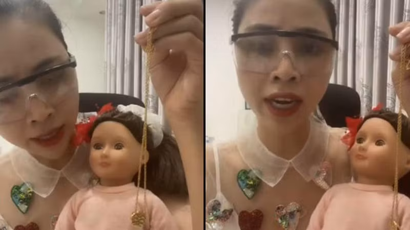 Sau khi bị dư luận lên án mạnh mẽ cũng như phải nhận án phạt hành chính vì đăng tải clip cho búp bê Kumanthong uống coca để cầu học giỏi cho trẻ nhỏ, Thơ Nguyễn đã đăng video gửi lời xin lỗi đến cư dân mạng và đề cập đến việc "giải nghệ".