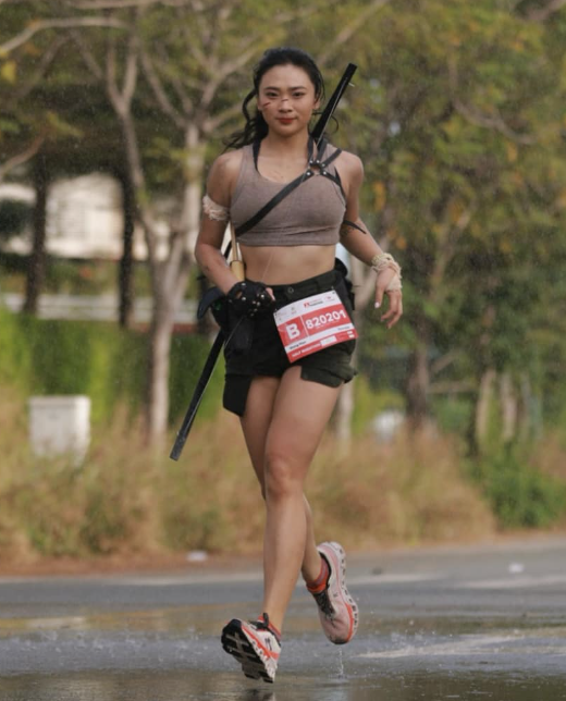 Cô nàng có tài khoản là Nhông Phan (Kỳ Duyên) không chỉ gây ấn tượng nhờ vào vẻ ngoài bắt mắt, mà còn thể hiện được sự năng động và cá tính riêng biệt.