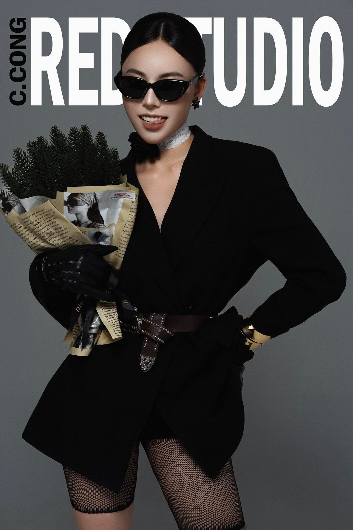 Xuất hiện trong bộ ảnh mới tuổi mới, "hot girl bắn súng" Phí Thanh Thảo khoe loạt ảnh cực ngầu.