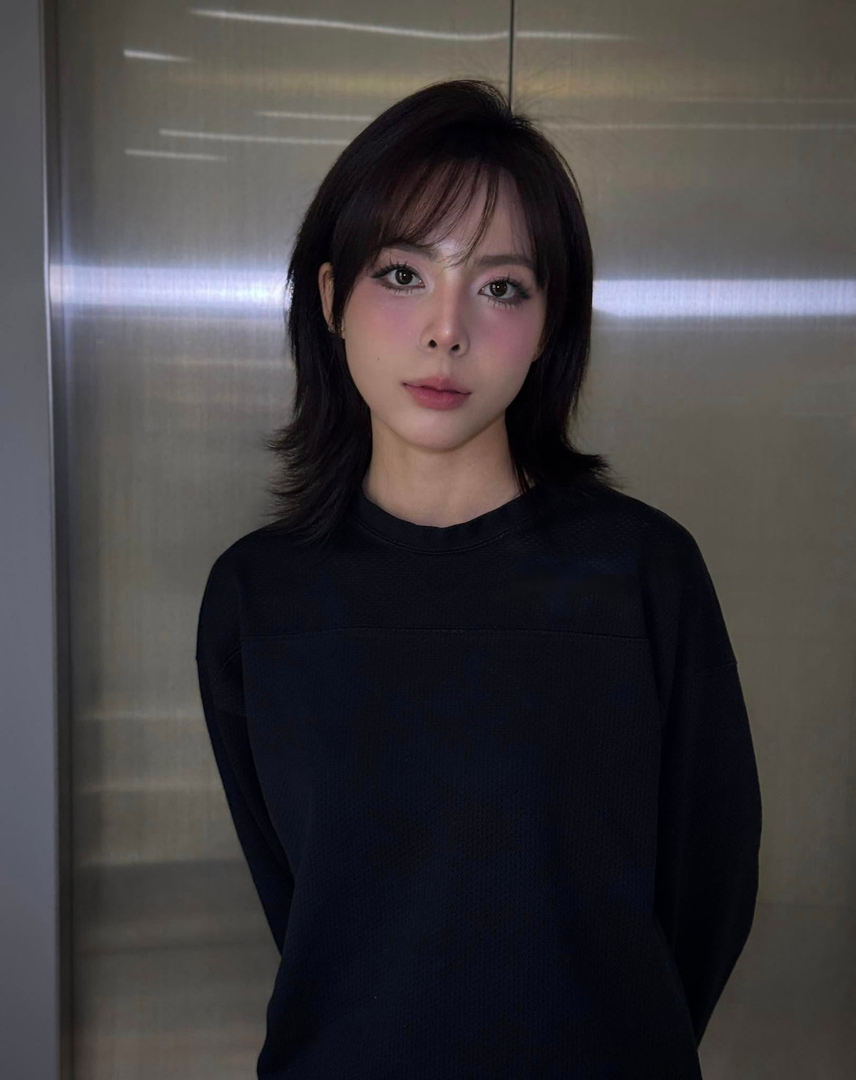 Sở hữu gương mặt xinh đẹp, nụ cười tỏa nắng, Thanh Thảo được cộng đồng mạng yêu quý và ưu ái gọi bằng nhiều danh xưng khác nhau như "hot girl bắn súng"