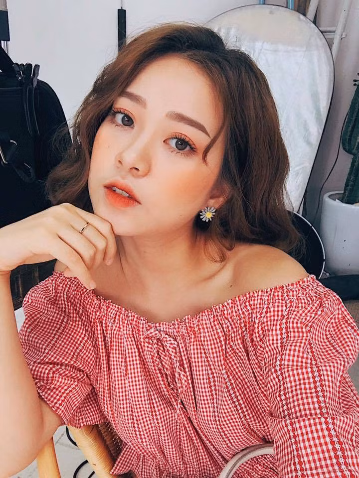 Trước đó, Mai Anh từng tham gia diễn xuất trong các MV ca nhạc của ca sĩ Lynk Lee, cũng như xuất hiện trong một số phim truyền hình như Tuổi thanh xuân, Bánh đúc có xương, Ma làng 2…