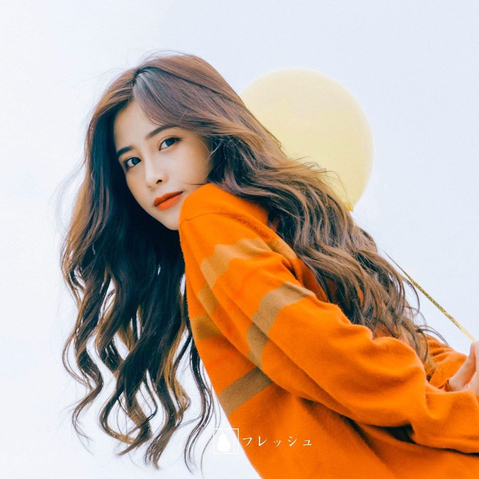 Dù chiều cao không quá nổi trội 1,6 m nhưng bù lại được gương mặt vô cùng đẹp, Phương Dung đã là người mẫu quảng cáo cho khá nhiều thương hiệu lớn.