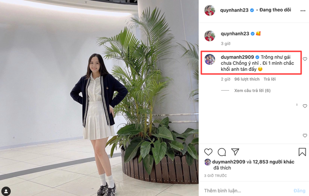 Vô cùng thích thú trước hình ảnh trẻ trung này của vợ, trung vệ Duy Mạnh đã vào để lại bình luận: "Trông như gái chưa chồng ý nhỉ. Đi một mình chắc khối anh tán đấy".