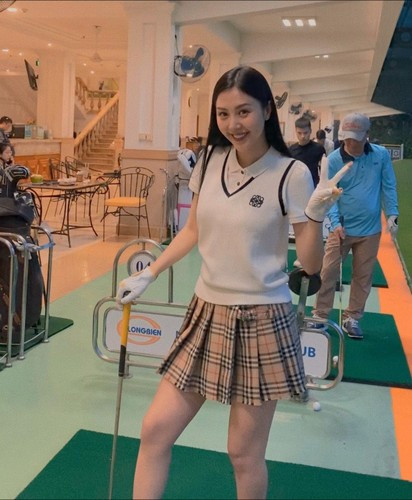 Ai nấy bày tỏ "hết hồn hết vía", tò mò không biết phản ứng của cậu nhóc khi mở mắt mà trông thấy mẹ như vậy sẽ thế nào?