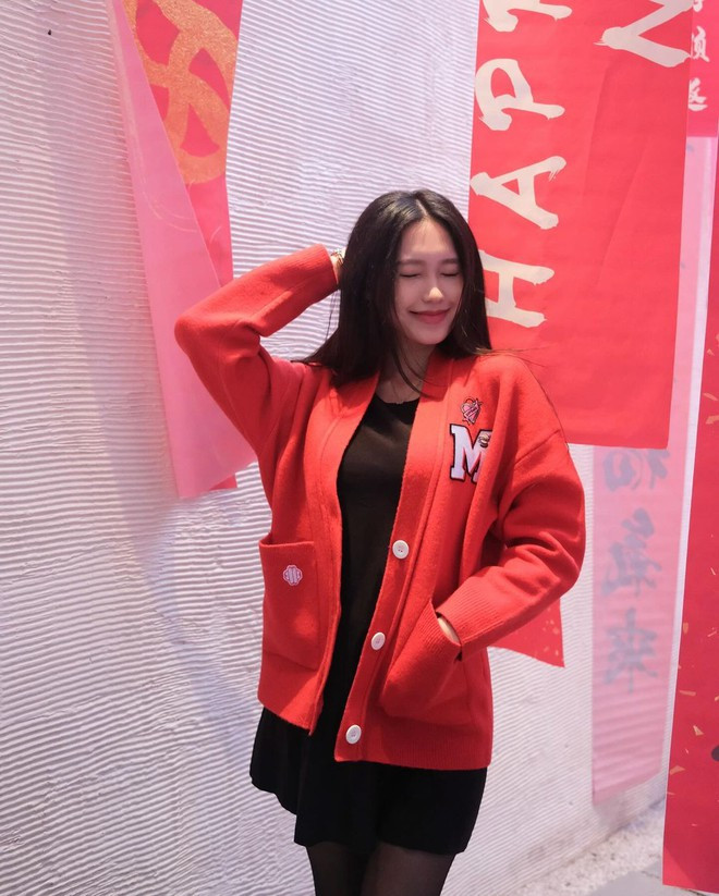 Đây là lần đầu tiên vợ Đoàn Văn Hậu có động thái xác nhận rõ ràng như vậy. Bởi lẽ kể từ sau đám cưới, cả 2 vợ chồng chọn cách im lặng trước những đồn đoán về chuyện sắp có tin vui.