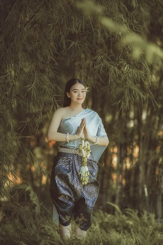 Chia sẻ về tính xấu của Ngân Thảo, Hoài Đức thừa nhận điểm yếu lớn nhất của vợ là…ghen và nóng tính: "Vợ mình không có tật xấu, chỉ lâu lâu nóng tính, nạt mình thôi. Cũng ghen tuông nữa. Vô tình nhìn thấy chồng bình luận trên Facebook bạn thân là nói: "Anh không được thả tim, hay thích, bình luận gì bài của người khác hết". Thấy vợ vậy nên mình cũng không tương tác gì nữa luôn".