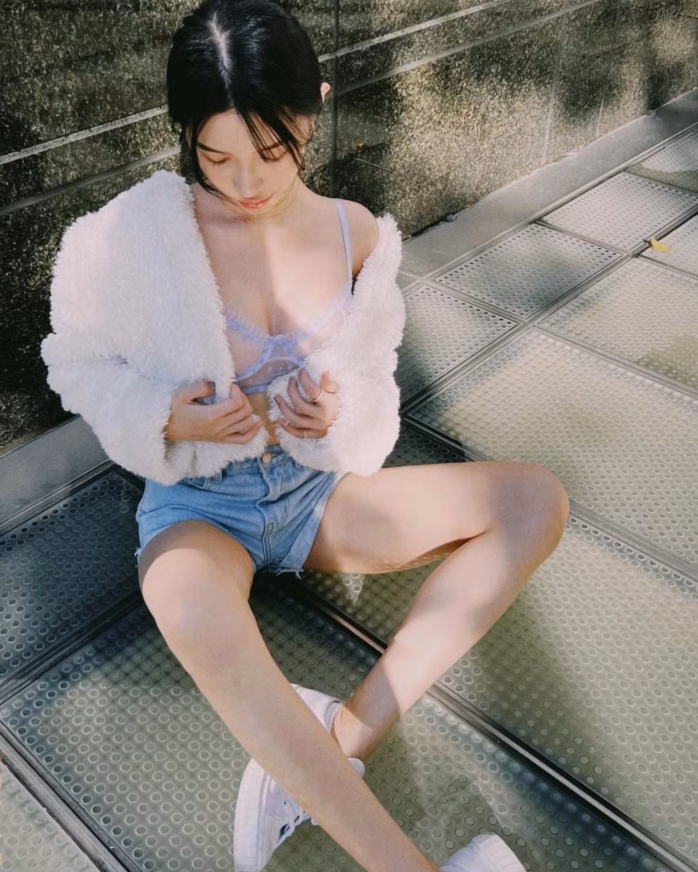 Hot girl xứ Đài sẵn sàng thử nghiệm những item "hiểm hóc" không phải ai cũng chọn mặc.