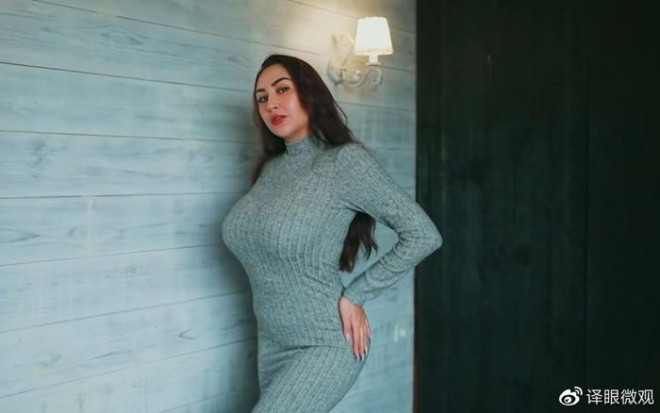 Trước đó, Alessia và Luisa đã gây tranh cãi khi chụp ảnh với trang phục mỏng tang không mặc nội y tại bảo tàng Uffizi (Ý).