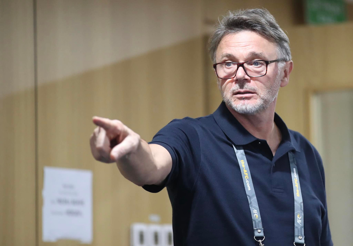 HLV Troussier huy hoai cong lao 