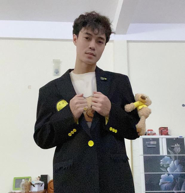 Nhắc đến Văn Toàn, người ta sẽ nghĩ ngay hình ảnh của chàng cầu thủ đội tuyển Việt Nam "máu lửa", có pha té để đời ở vòng loại chung kết World Cup 2022 diễn ra tại Dubai cách đây không lâu.