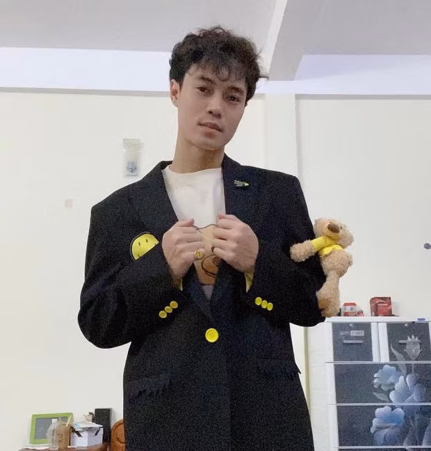 Nhắc đến Văn Toàn, người ta sẽ nghĩ ngay hình ảnh của chàng cầu thủ đội tuyển Việt Nam "máu lửa", có pha té để đời ở vòng loại chung kết World Cup 2022 diễn ra tại Dubai cách đây không lâu.