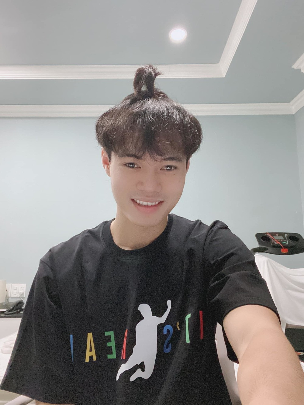 Nhìn loạt ảnh này, Văn Toàn ngay lập tức nhớ tới Văn Toàn từng có những màn xuất hiện hoành tráng, không khác gì idol Kpop.