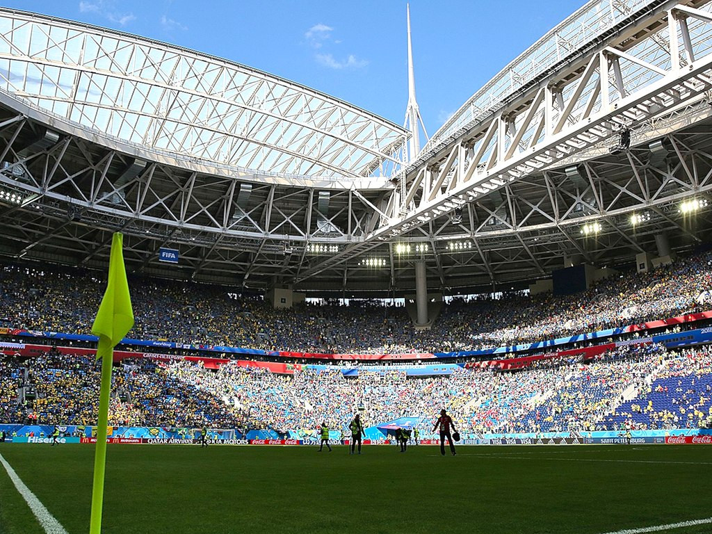 Krestovsky được xây dựng trên vị trí mà sân Kirov trước đây từng được xây trước khi bị phá bỏ. Sức chứa 56.196 chỗ ngồi đã được tăng lên 68.000 chỗ ngồi cho World Cup.