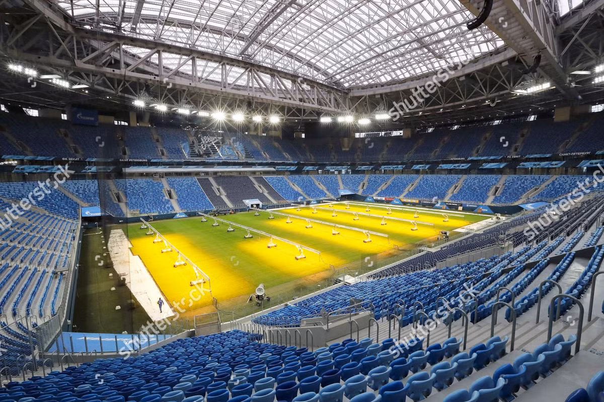 SVĐ Krestovsky được xây dựng như một trong những địa điểm tổ chức Giải vô địch bóng đá thế giới 2018. Thiết kế của sân đấu này là một phiên bản sửa đổi và phóng to của SVĐ Toyota ở Thành phố Toyota, Nhật Bản, cũng được thiết kế bởi Kurokawa.