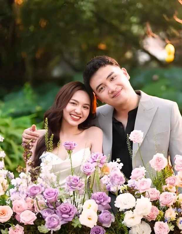 Chỉ sau cầu hôn 2 tháng, một đám cưới đẹp lung linh đã diễn ra tại Hà Nội đã diễn ra vào ngày 17/12/2023. Và bây giờ, sau hơn 1 tháng kết hôn, Đặng Thu Hà tiếp tục thông báo tin vui.