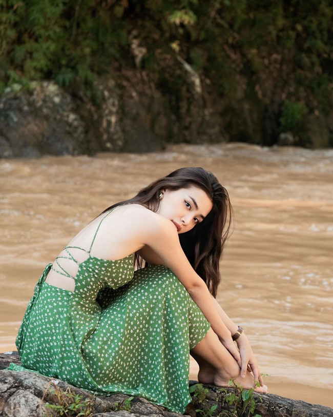 Một điểm không hề thay đổi ở Hoàng Kim là cô nàng luôn thể hiện vẻ đẹp căng tràn sức sống trong mỗi bức ảnh.