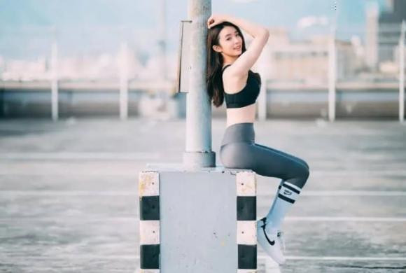 Với chiều cao 1,72 mét, Zhang Yuan sở hữu đôi chân dài và thon gọn, là niềm mơ ước của bao người.