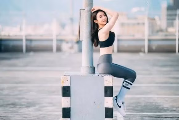 Với chiều cao 1,72 mét, Zhang Yuan sở hữu đôi chân dài và thon gọn, là niềm mơ ước của bao người.