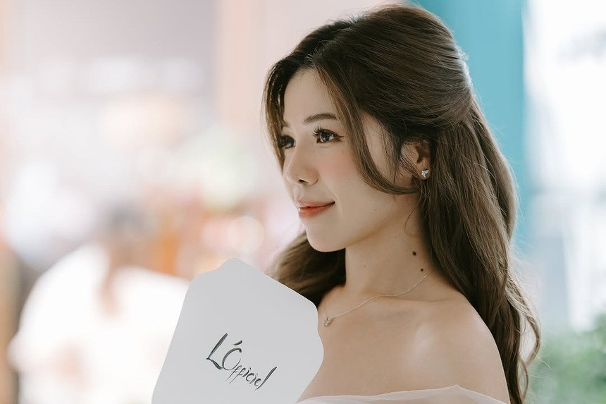 Changmakeup (Ngô Quỳnh Trang, sinh năm 1994, Hà Nội) cũng nằm trong số beauty blogger đời đầu nổi tiếng với 1,2 triệu lượt đăng ký kênh YouTube.