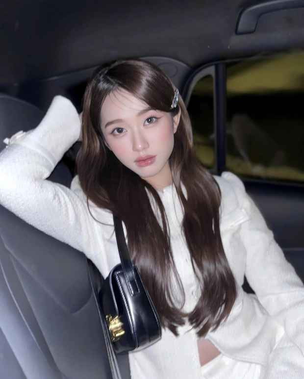 Bên nhau từ tháng 7/2022 đến nay, Karty Chang và Otis đã ra mắt hai bên gia đình. Đàng trai từng hé lộ, cha mẹ và họ hàng anh rất yêu quý gái xinh Tây Bắc.