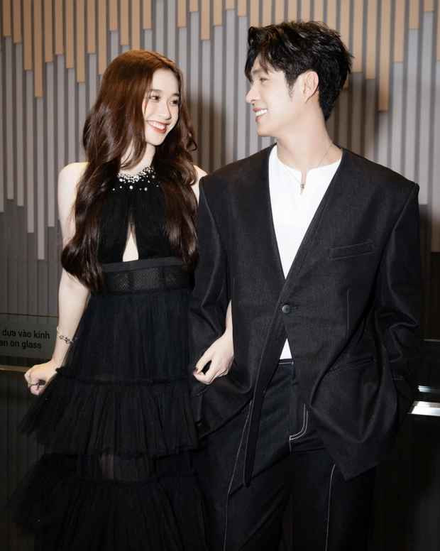 Còn nhớ, trong show hẹn hò, "hot girl Tây Bắc" tiết lộ đã cảm mến đối phương từ cái nhìn đầu tiên và dần ấn tượng hơn khi tìm hiểu về anh chàng này.