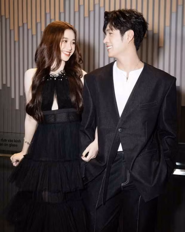 Còn nhớ, trong show hẹn hò, "hot girl Tây Bắc" tiết lộ đã cảm mến đối phương từ cái nhìn đầu tiên và dần ấn tượng hơn khi tìm hiểu về anh chàng này.