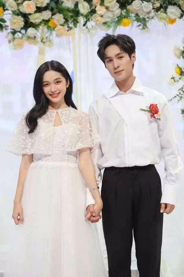 Bước ra từ show hẹn hò, Otis và Karty Chang (Thảo Trang) hiện là một trong những cặp đôi được cộng đồng mạng quan tâm.