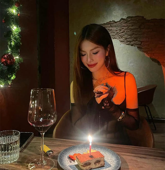 Nguyễn Thụy Bảo Hân là nàng WAG không còn xa lạ với NHM bóng đá Việt Nam. Cô nàng là bạn gái của tiền đạo điển trai Lê Minh Bình.