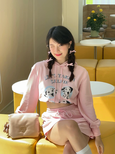 Sắc vóc gợi cảm của bạn gái tiền đạo Lê Minh Bình