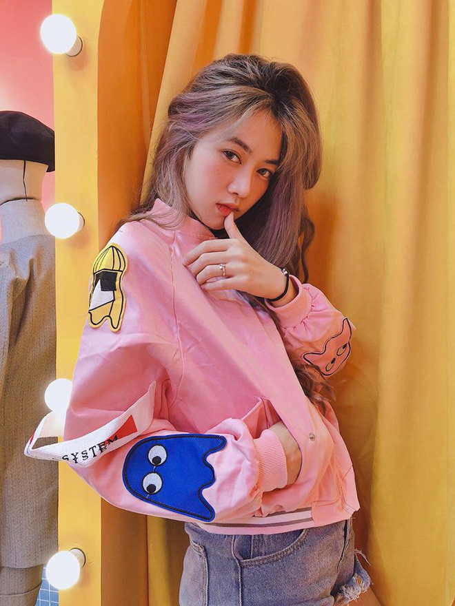 Lê Bống từng chia sẻ về động lực giảm cân của mình: "Vì một lần không mặc vừa chiếc váy yêu thích và được sự khích lệ của mẹ, Bống đã quyết tâm tập luyện để có vóc dáng như hiện tại".