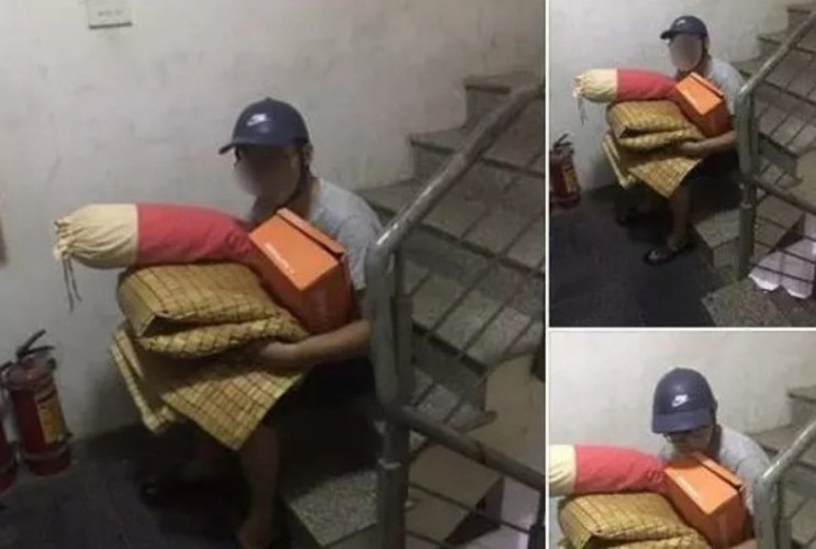 Thanh niên đi uống bia về muộn bị vợ đuổi ra ngoài.