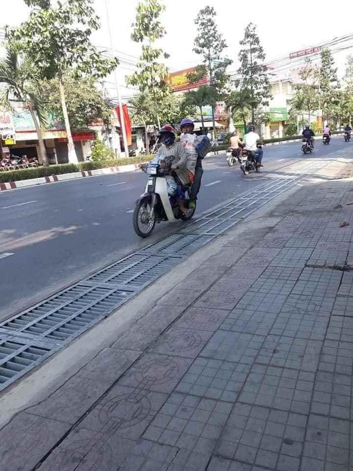 Dan mang buc xuc truoc nhom nguoi lay het hang tu thien mua COVID-19 o Dong Nai-Hinh-5