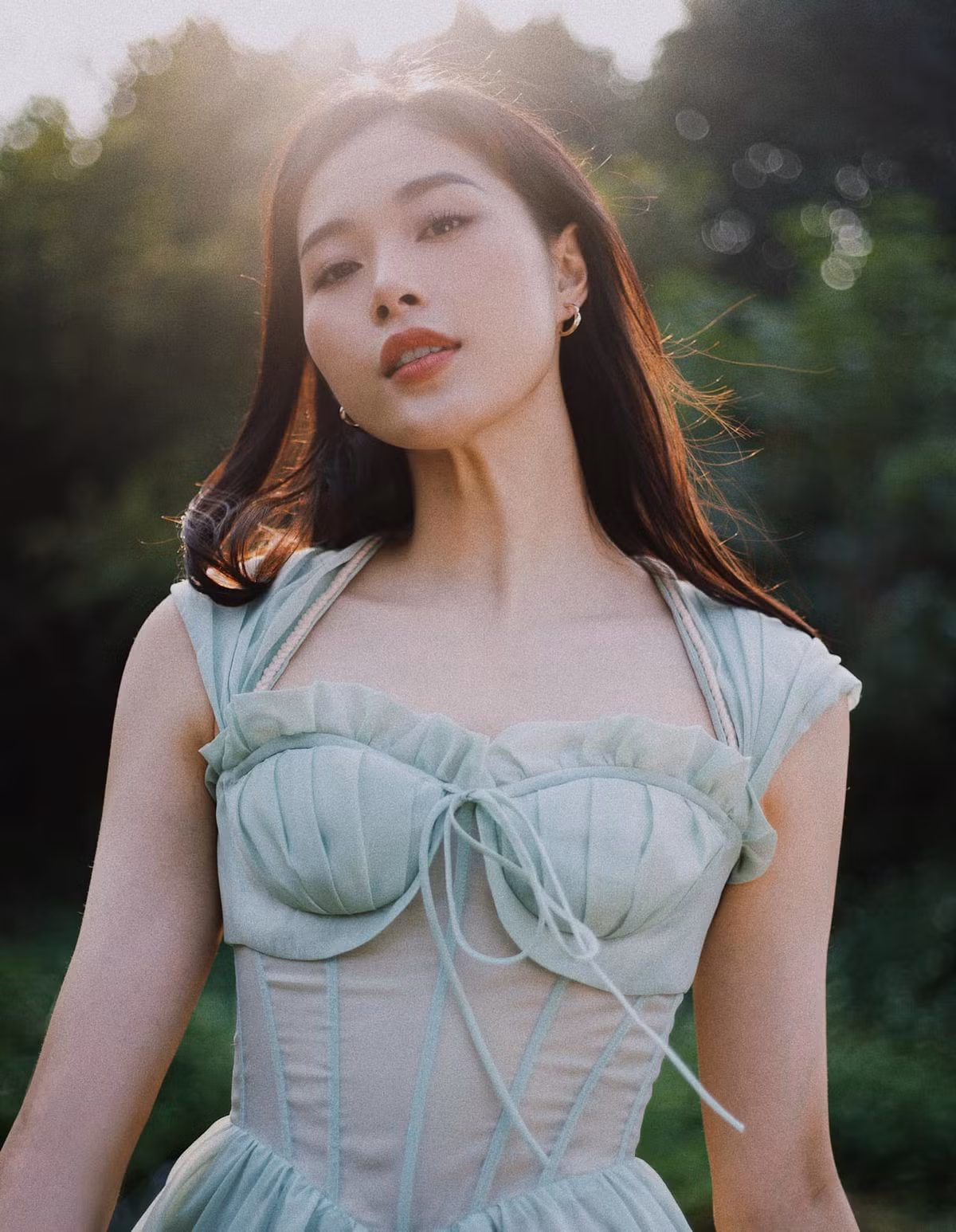 1 năm kể từ ngày giải nghệ, trên trang cá nhân Đặng Thu Huyền thường xuyên chia sẻ về cuộc sống và công việc của mình.