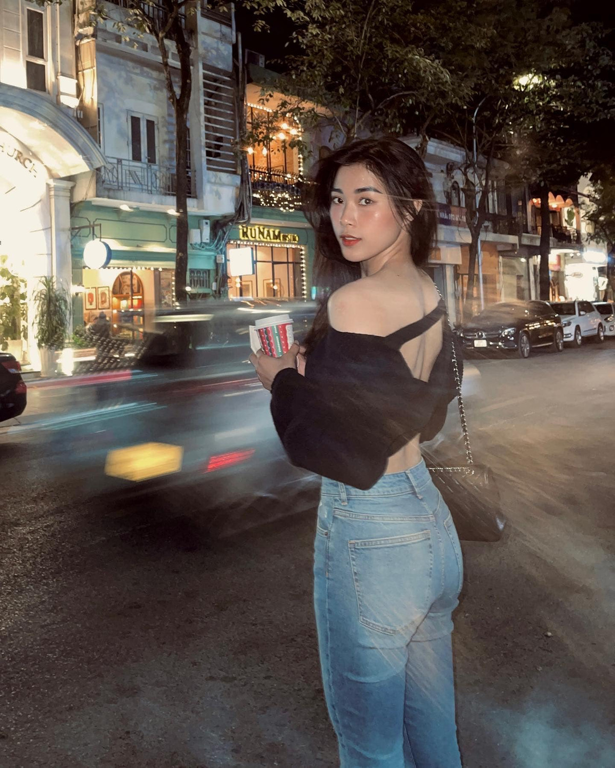 Mỗi khoảnh khắc Thu Huyền khoe dáng trên MXH Tiktok đều nhận được vô số lời khen ngợi.