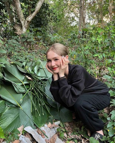 "Mình không phải dạng nhà nghèo, thiếu thốn cần trai nuôi nên ai chửi mình yêu vì tiền thì mình cũng thông cảm vì bản thân họ phải thế nào thì mới nói người ta như vậy", Xoài Non đáp trả trước những lời thị phi.