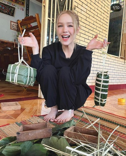 Xoài Non tên thật Phạm Thùy Trang (sinh năm 2002). Cô hiện là mẫu ảnh khá có tiếng ở Sài Gòn.