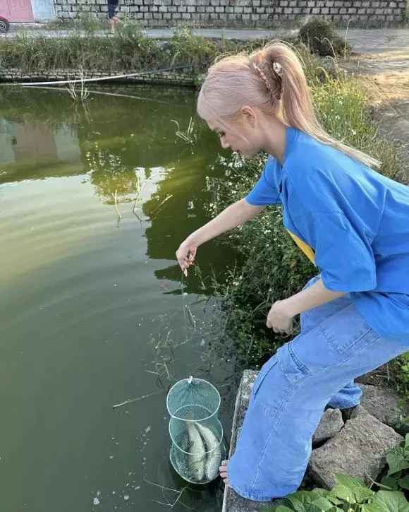 Trước đó trên trang cá nhân, hot girl Xoài Non từng chia sẻ được về quê là biết bao kỉ niệm tuổi thơ lại ùa về.