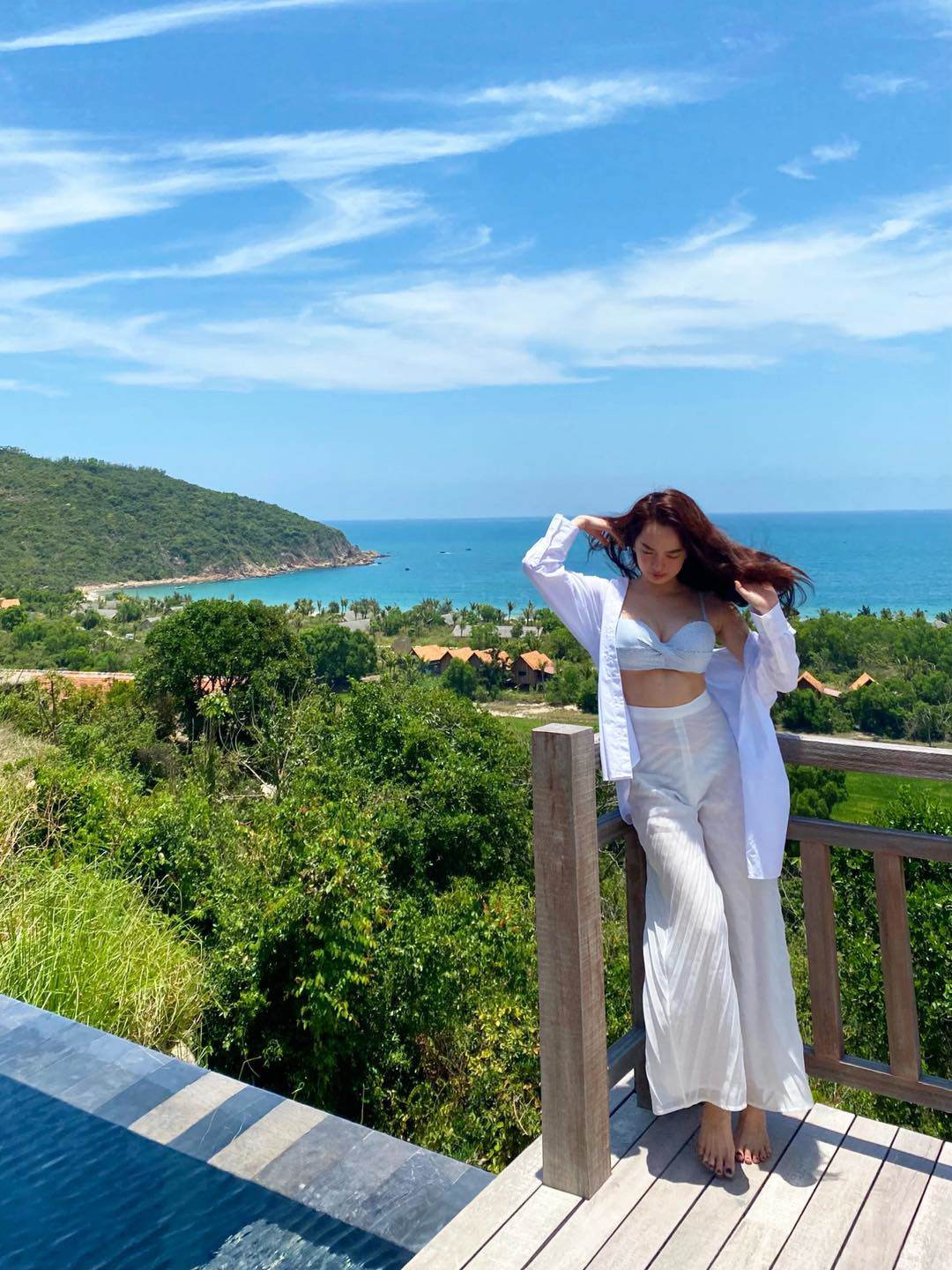 Mặc dù hạn chế chiều cao, người đẹp có lợi thế về tỷ lệ hình thể cân đối, săn chắc cùng nhan sắc ngọt ngào, trong trẻo.