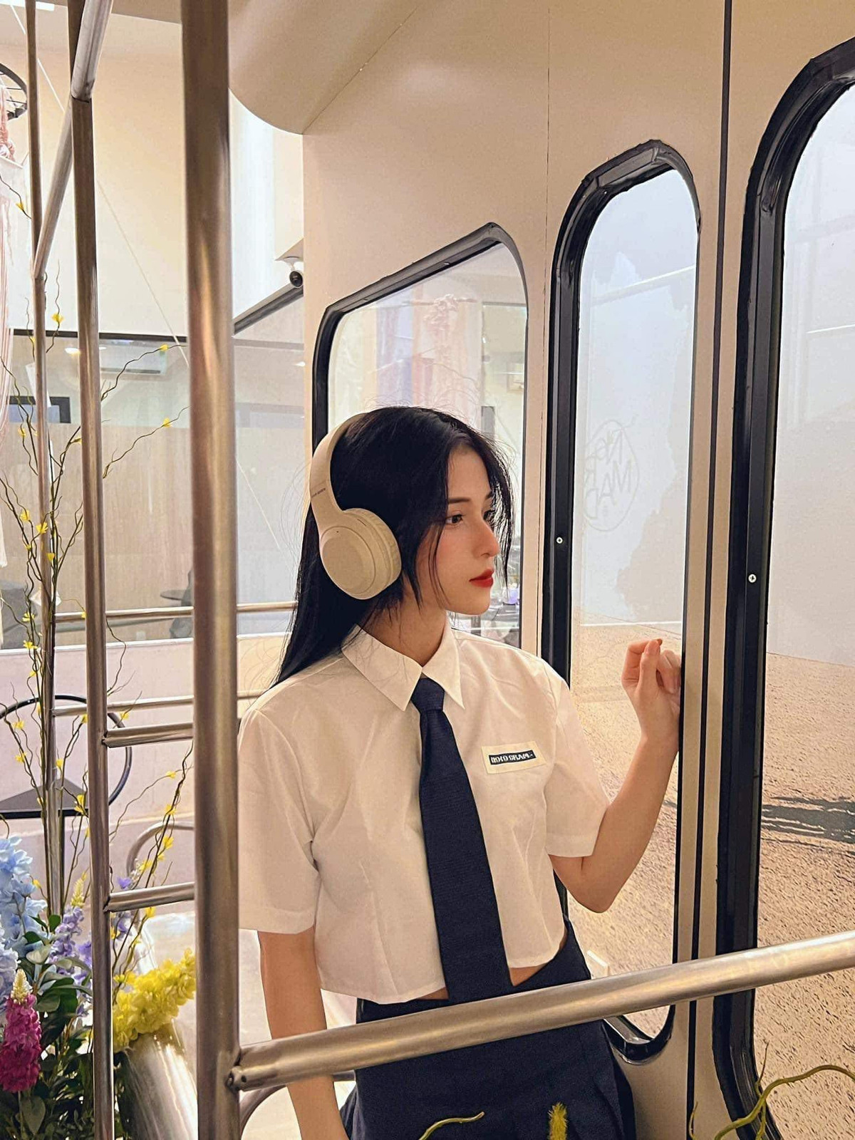 “Nhưng tôi vẫn trân trọng từng cơ hội làm việc và mong muốn hỗ trợ, lan tỏa hình ảnh của mình đến nhiều khán giả hơn. Vì vậy tôi nhận lời tham gia", Minah Phạm nói