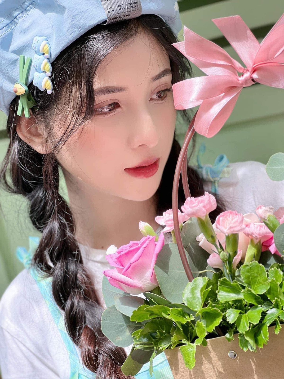 Ngoài ca hát, Minah Phạm còn tham gia diễn xuất cho các dự án âm nhạc, đồng thời là nhà sáng tạo nội dung với hơn 560.000 lượt theo dõi trên TikTok