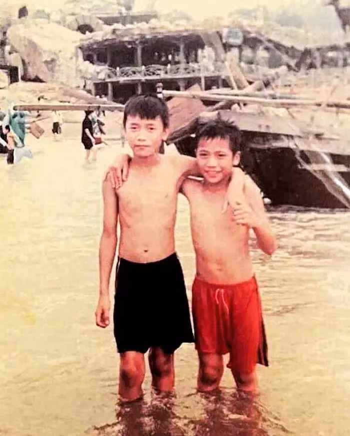 Được biết, Dũng - Dụng vừa đầu quân cho CLB Công an Hà Nội. Đơn vị này còn có những tên tuổi có tiếng của tuyển Việt Nam góp mặt như Phan Văn Đức, Hồ Tấn Tài, Đoàn Văn Hậu,...