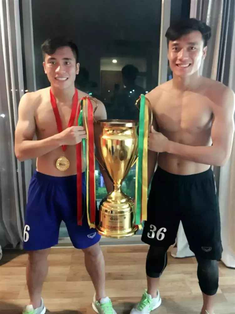 Nhưng cả 2 lại làm việc và thi đấu cho CLB Công an Hà Nội trong mùa giải V-League 2023.