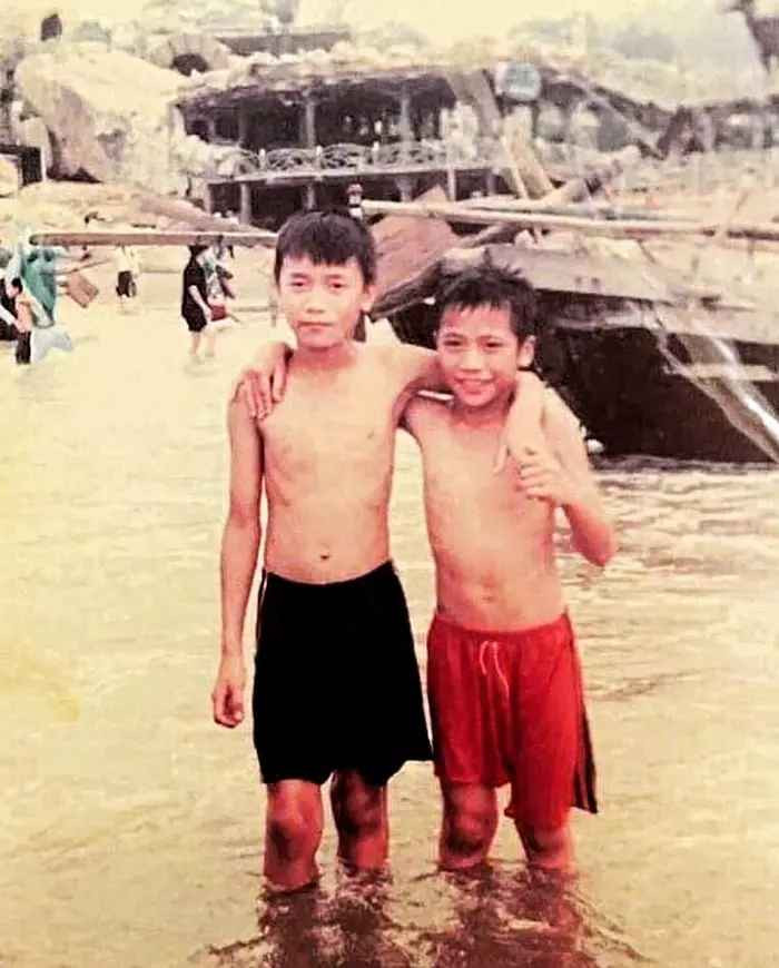 Được biết, Dũng - Dụng vừa đầu quân cho CLB Công an Hà Nội. Đơn vị này còn có những tên tuổi có tiếng của tuyển Việt Nam góp mặt như Phan Văn Đức, Hồ Tấn Tài, Đoàn Văn Hậu,...