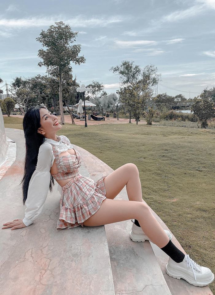 Với lợi thế hình thể, body chuẩn người mẫu, Võ Ngọc Trân theo đuổi gu ăn mặc cực táo bạo.