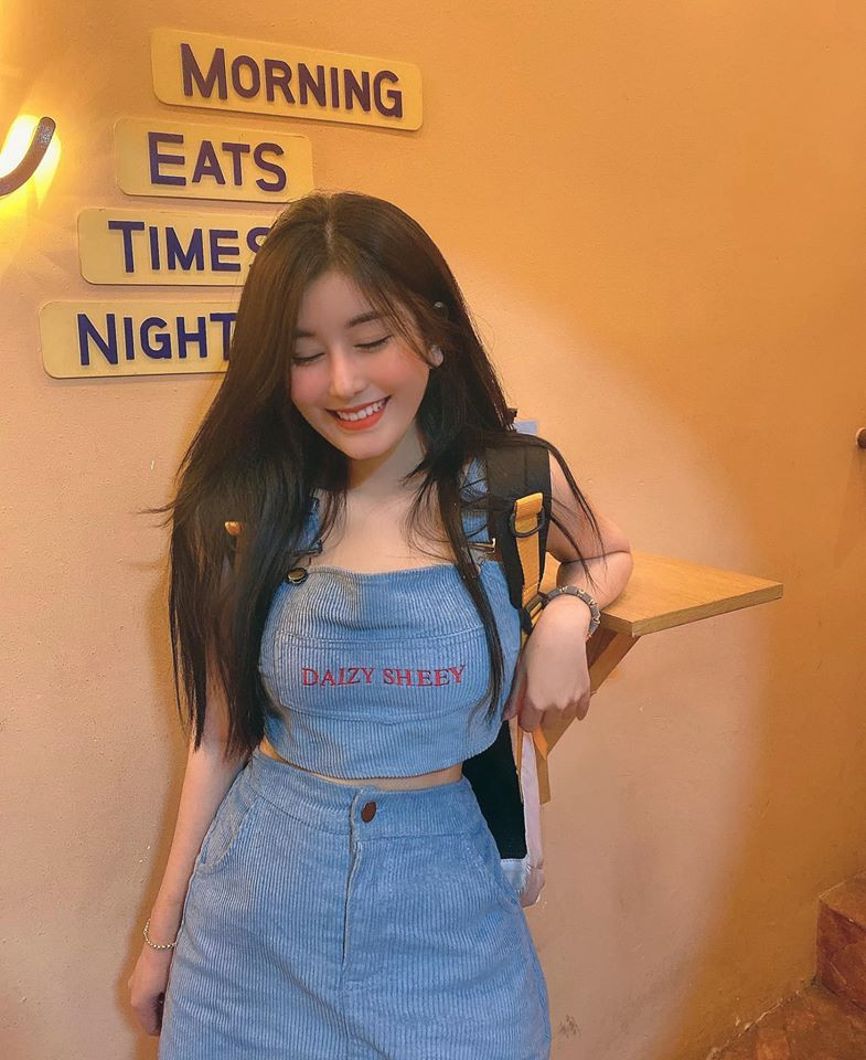 Không phải có gia thế khủng khiếp hay rich kid chính hiệu nhưng Ngọc Trân được sinh trưởng trong một gia đình khá giả, đầy đủ từ nhà đẹp cho tới xe sang.